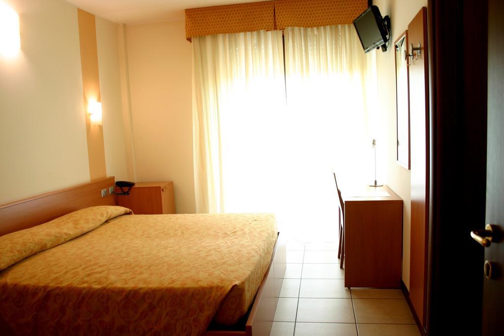 Hotel Moro Freoni San Pietro In Cariano Camera foto