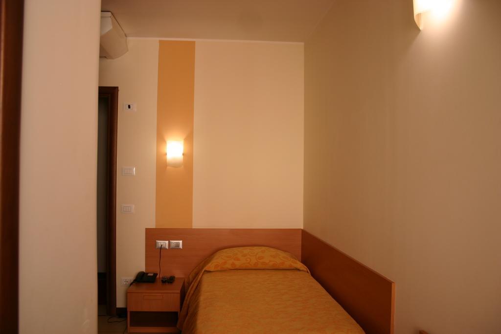 Hotel Moro Freoni San Pietro In Cariano Camera foto