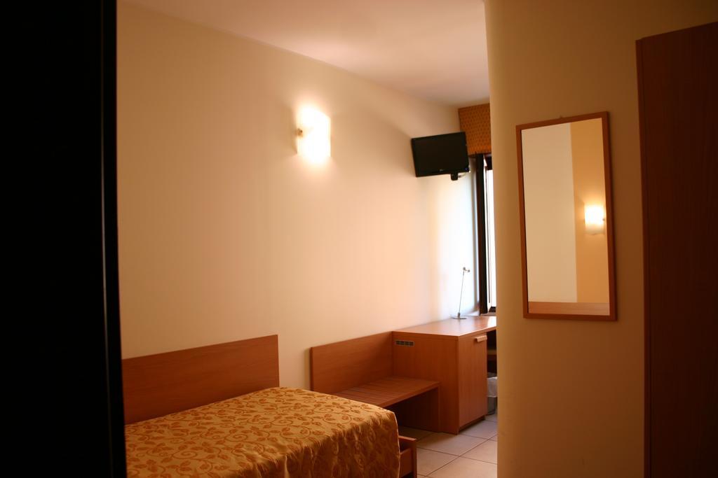 Hotel Moro Freoni San Pietro In Cariano Camera foto