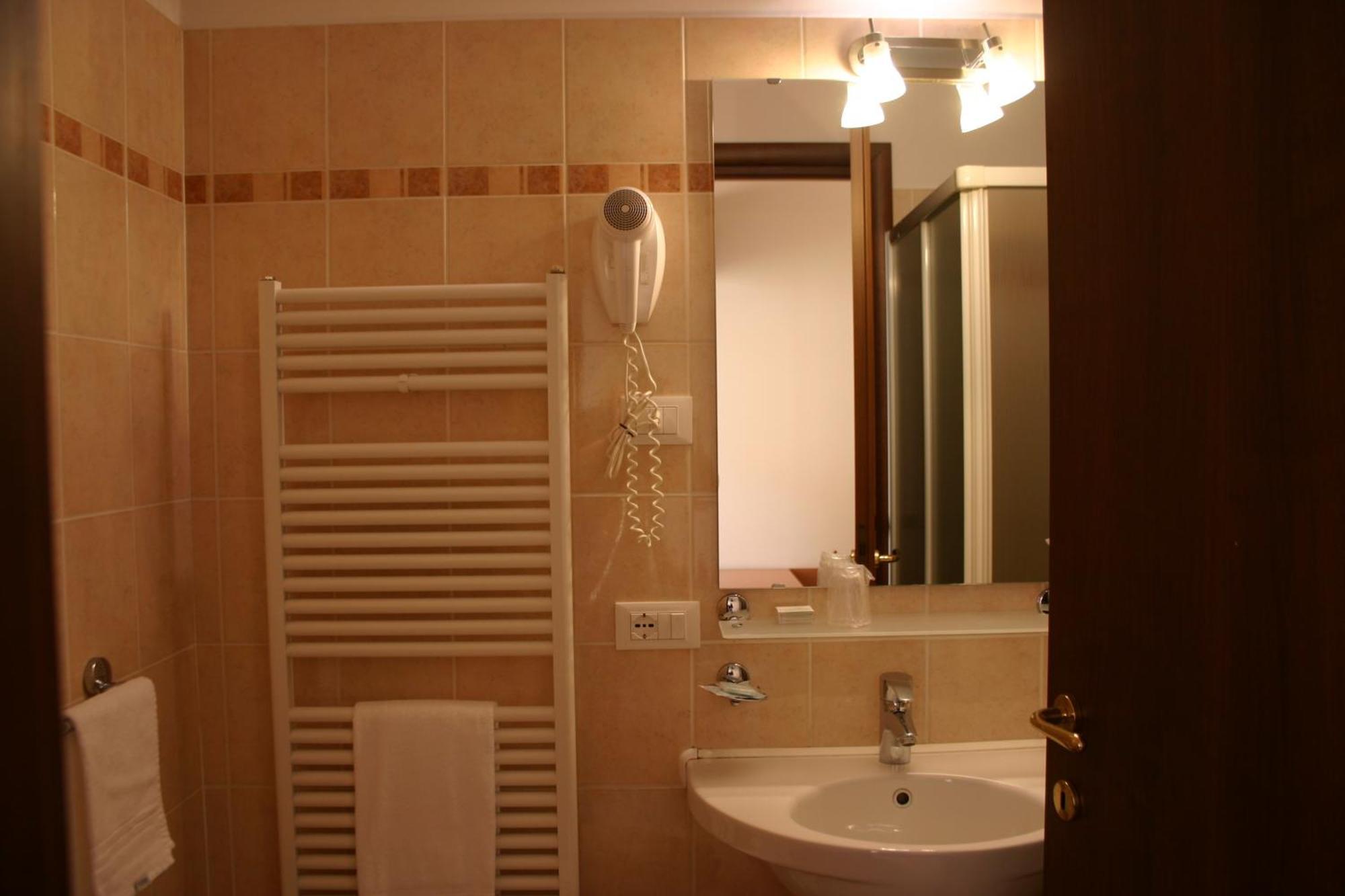 Hotel Moro Freoni San Pietro In Cariano Camera foto